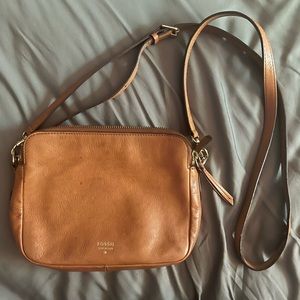 Fossil “Sydney” Genuine Leather Crossbody in Camel (previously owned)